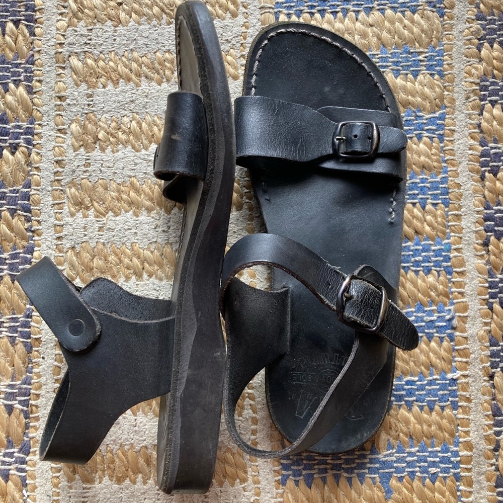 Black leather DNA flat sandal size US9